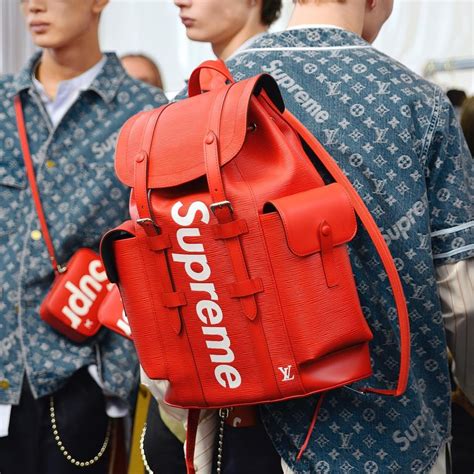 supreme lv borsa|supreme x gq.